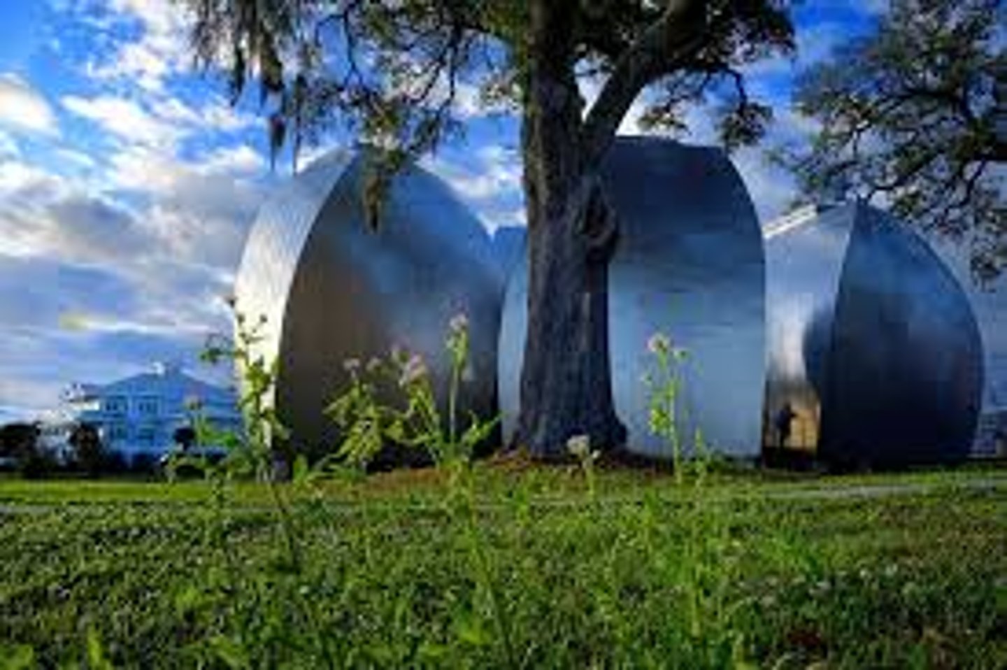 <p>Designed by Frank Gehry in Biloxi, MS. Dedicated to George E. Ohr</p>