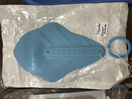 <p>Protects abdominal contents while suturing (pass moistened) and is radiopaque </p>