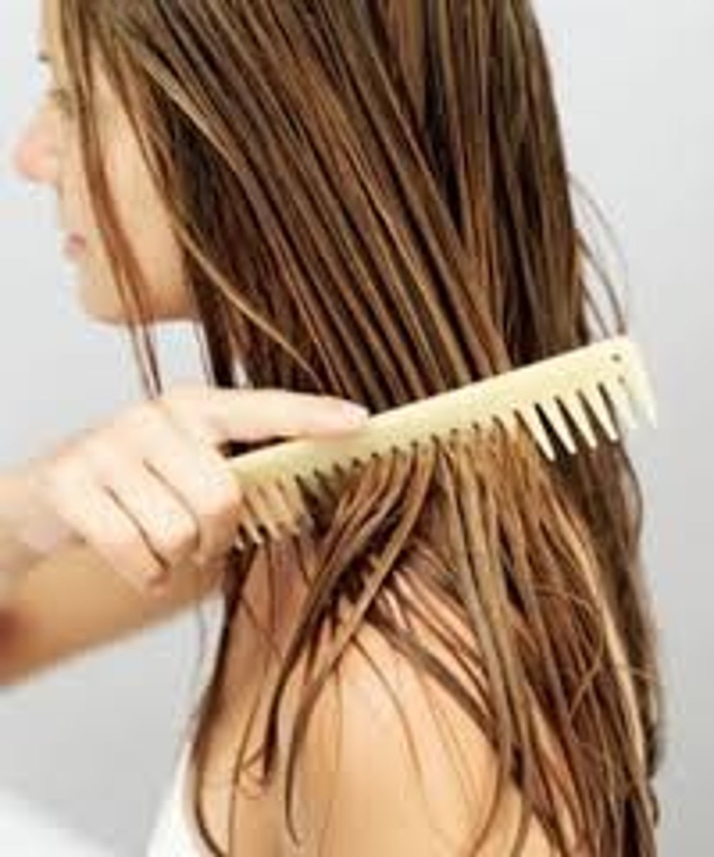 <p>to comb one's hair</p>