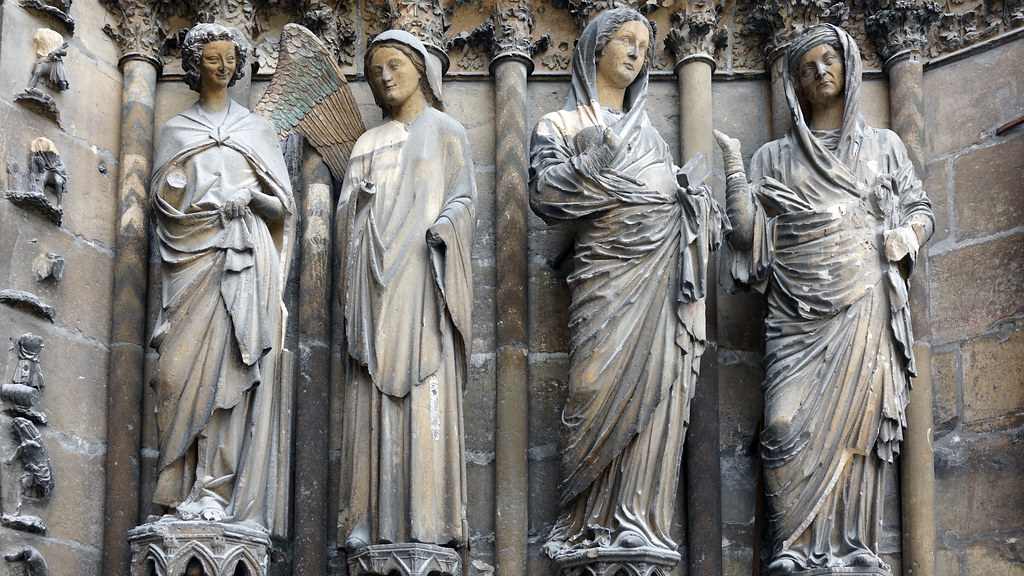 In these jamb sculptures we see figures of an angel giving the news to the Virgin Mary and Mary talking to her cousin Elizabeth who was the mother of John the Baptist. What interesting about the right jamb figures we see more roman elements of drapery and realism that gave the statues a more life-like appearance compared to the statues to the left. 