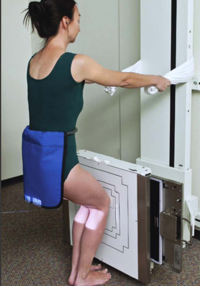 <p>Fine FS, 100cm</p><p>65kVp, 5mAs</p><p>Tube angle 15 degrees caudal</p><p>CR: Between knees at level of posterior crease</p>