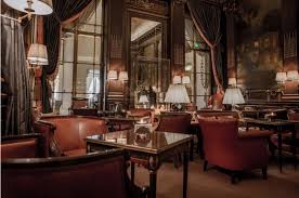 <p>Who built this interior?</p>