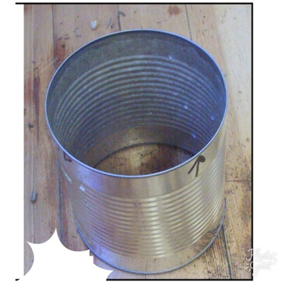 <p>-collects liquid and solid price</p><p>-use to estimate evaporation</p><p>-units: mm or inches</p>