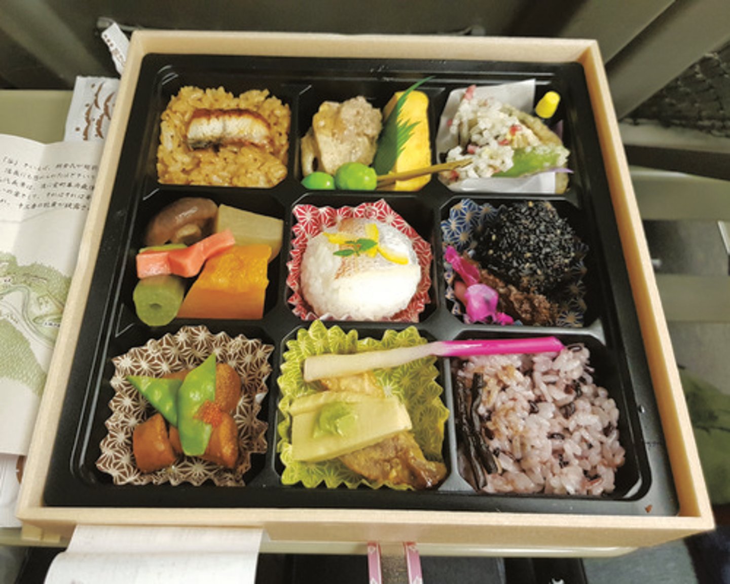 <p>boxed lunch</p>