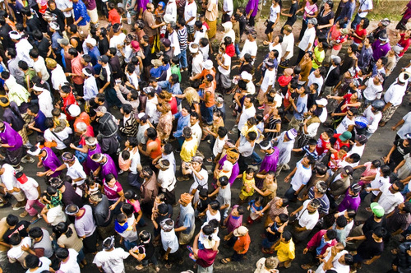 <p>to be many, much</p>