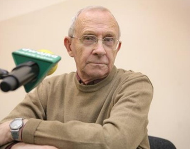 <p>Andrzej Z. Makowiecki</p>