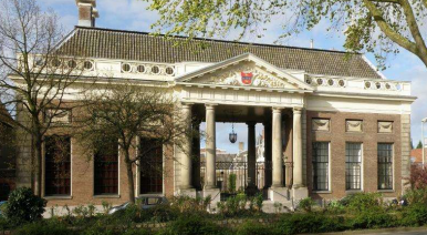 <p>Van welke bouwstijl is dit een voorbeeld? Waaraan is dat te herkennen?</p>