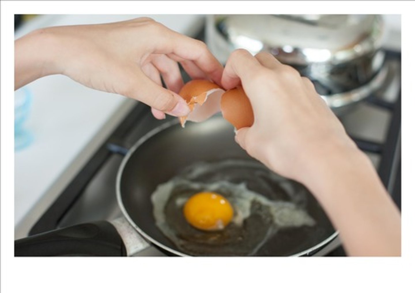 <p>Làm vỡ,đập vỡ</p><p>làm vỡ cốc</p>