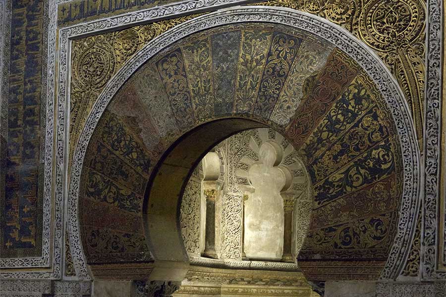 <p>a niche in the wall of a <span><u>mosque</u></span>, at the point nearest to Mecca, toward which the <span><u>congregation</u></span> faces to pray.</p>