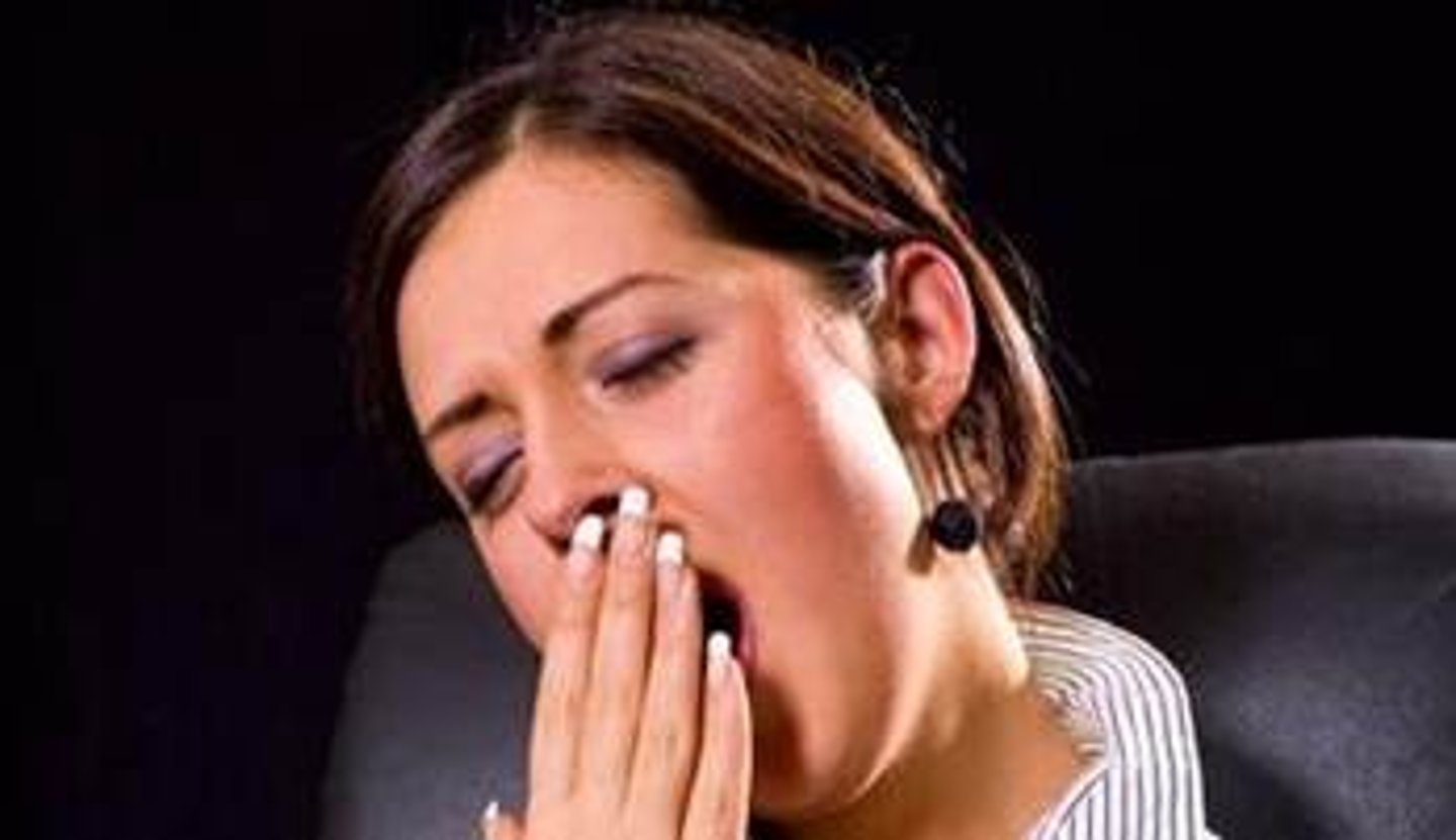 <p>müde (sein) (Ich bin müde, weil ich nicht viel geschlafen habe.)</p>