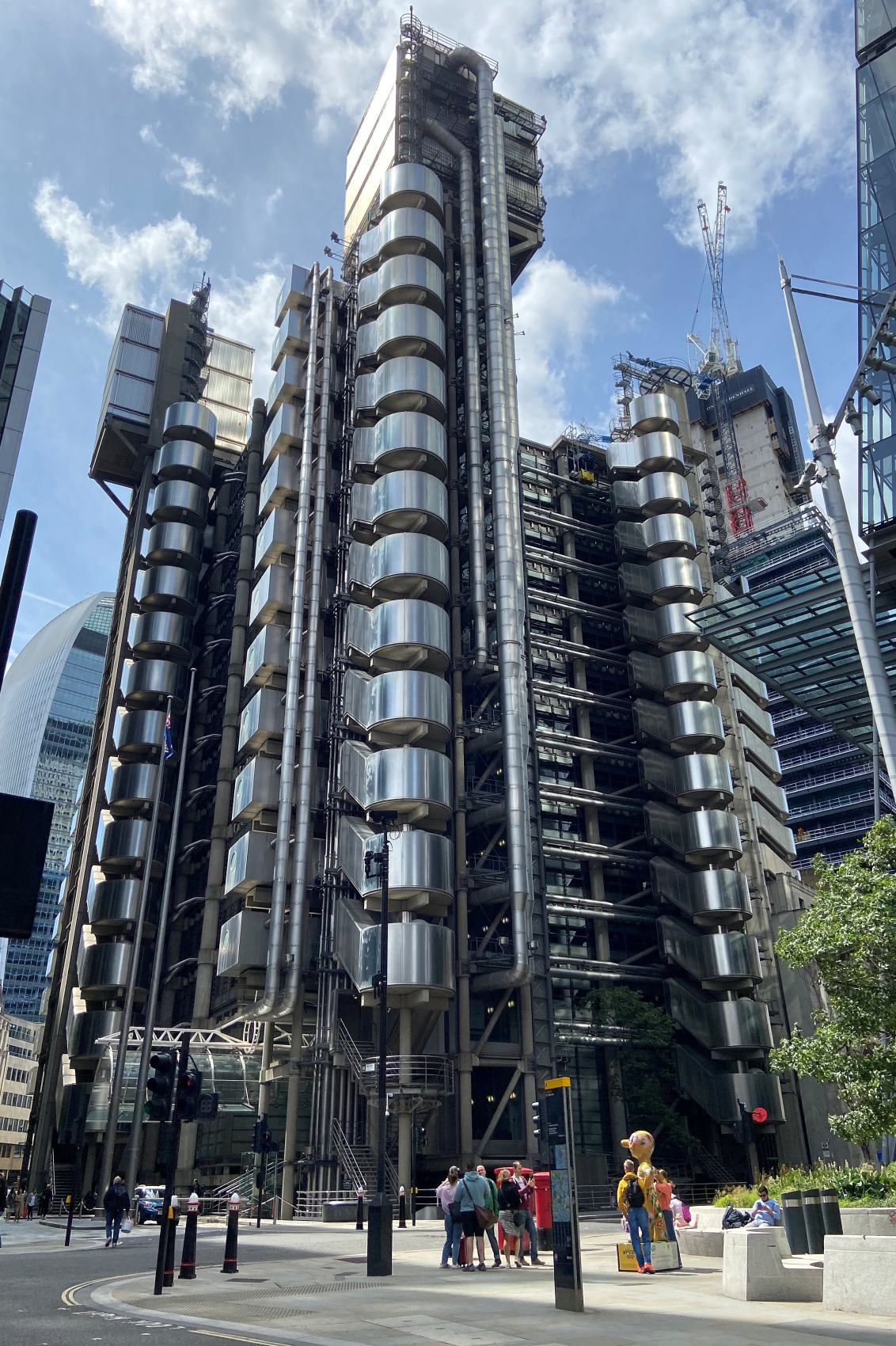 <ul><li><p>London</p></li><li><p>Richard Rogers</p></li><li><p>1978</p></li></ul>