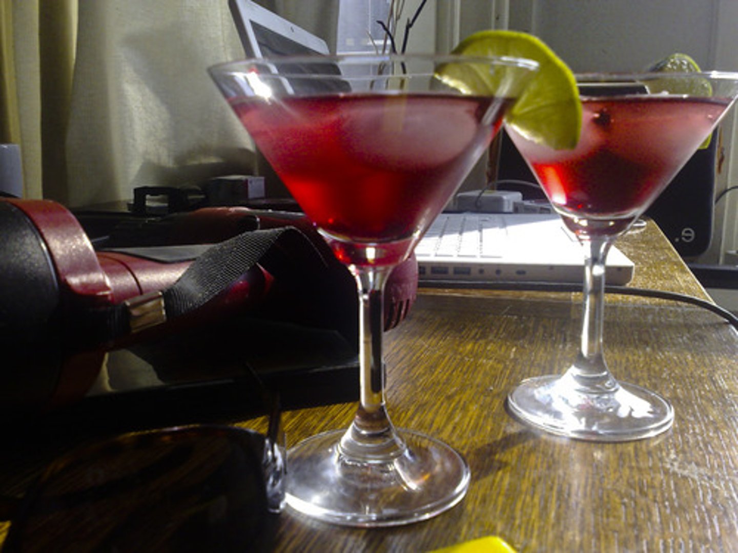 <p>(n) đồ uống có cồn</p>