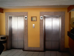 <p>l'ascensore</p>