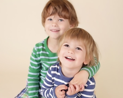<p>Your husband’s / wife’s children, they are not your children</p><p><span>|ˈsteptʃɪldrən|</span></p><p><span>Дети отчима или мачехи</span></p>