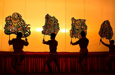 <ul><li><p>“large hide”</p></li><li><p>2 meters in height</p></li><li><p>oldest traditional form of entertainment of Thailand; a shadow puppet with NO MOVEABLE PARTS</p></li></ul><p></p>