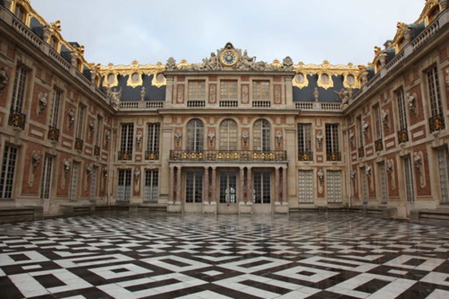 <p>Palace constructed by Louis XIV outside of Paris to glorify his rule and subdue the nobility; late 17th-early 18th century</p>