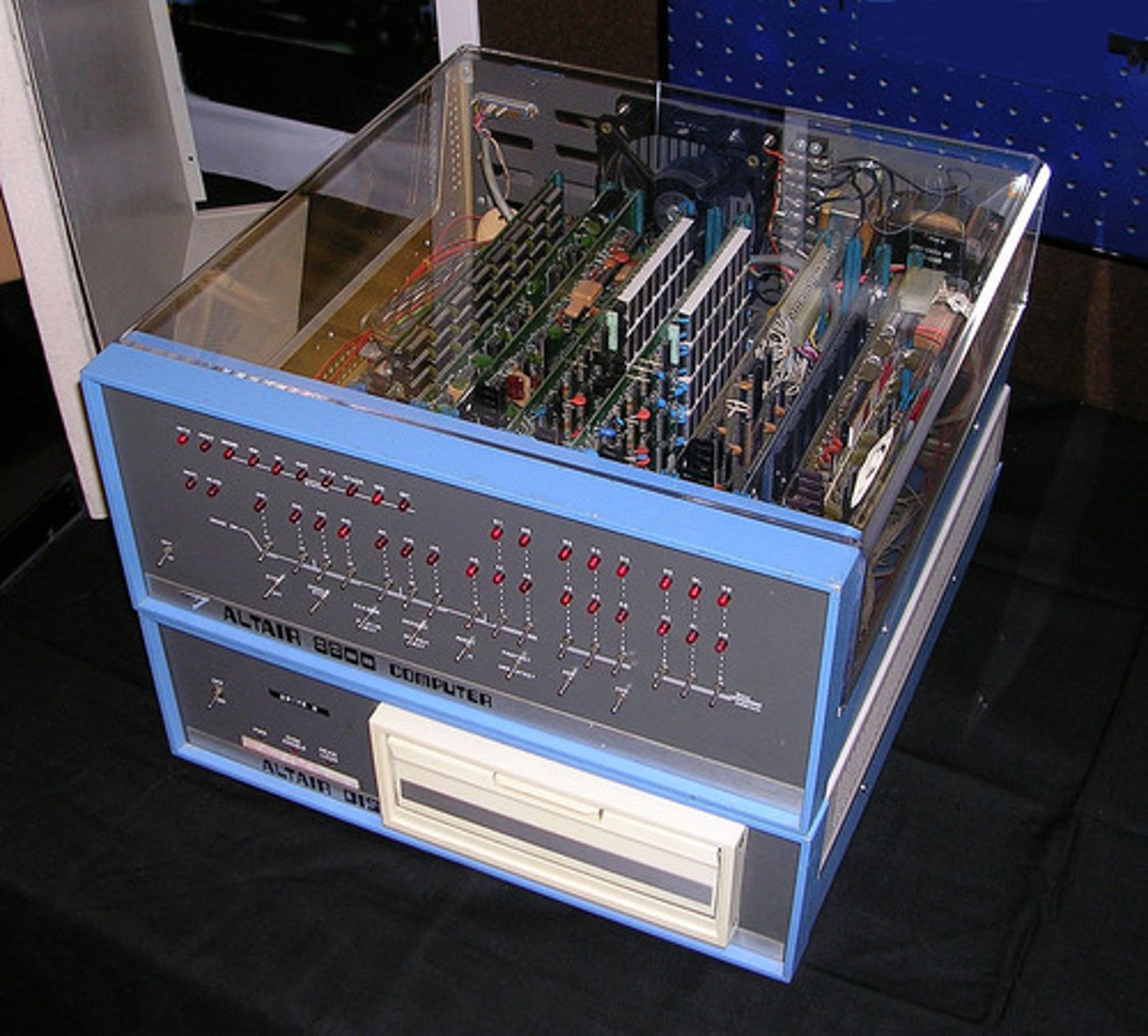 <p>trở nên thành công về mặt thương mại. The invention soon _____.</p>