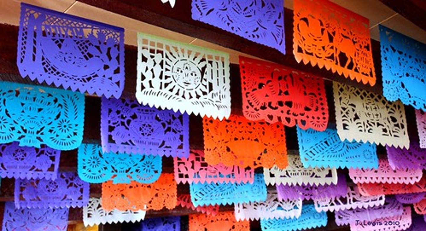 <p>el papel picado</p>