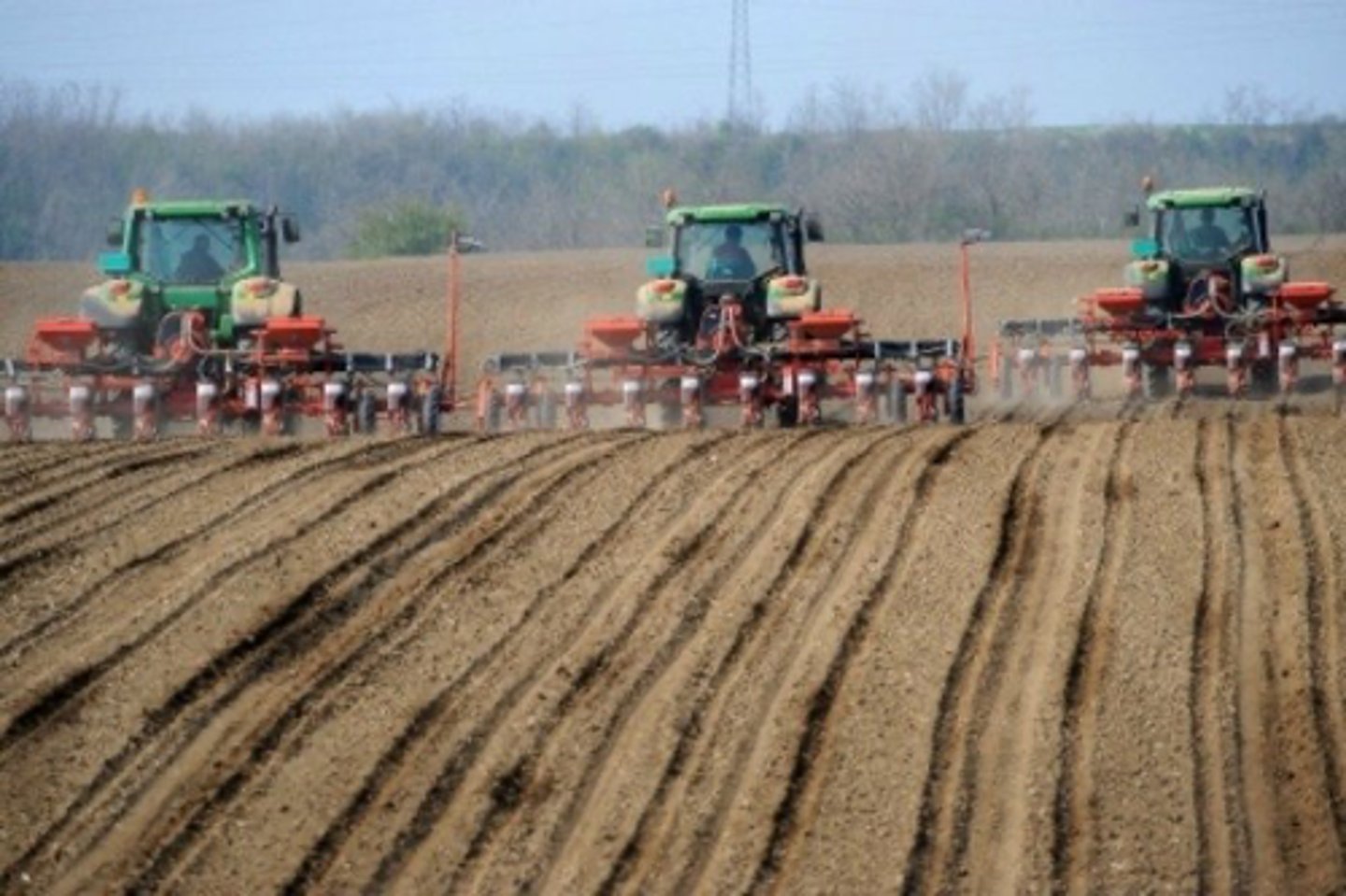 <p>large scale, labour, capital, many employees, machinery</p>