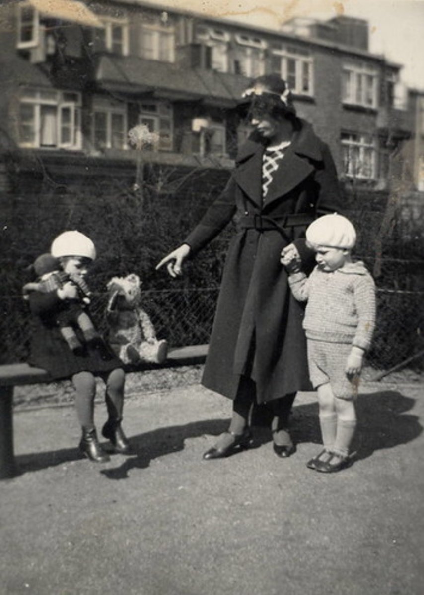 <p>I am coming from the store right now.</p>