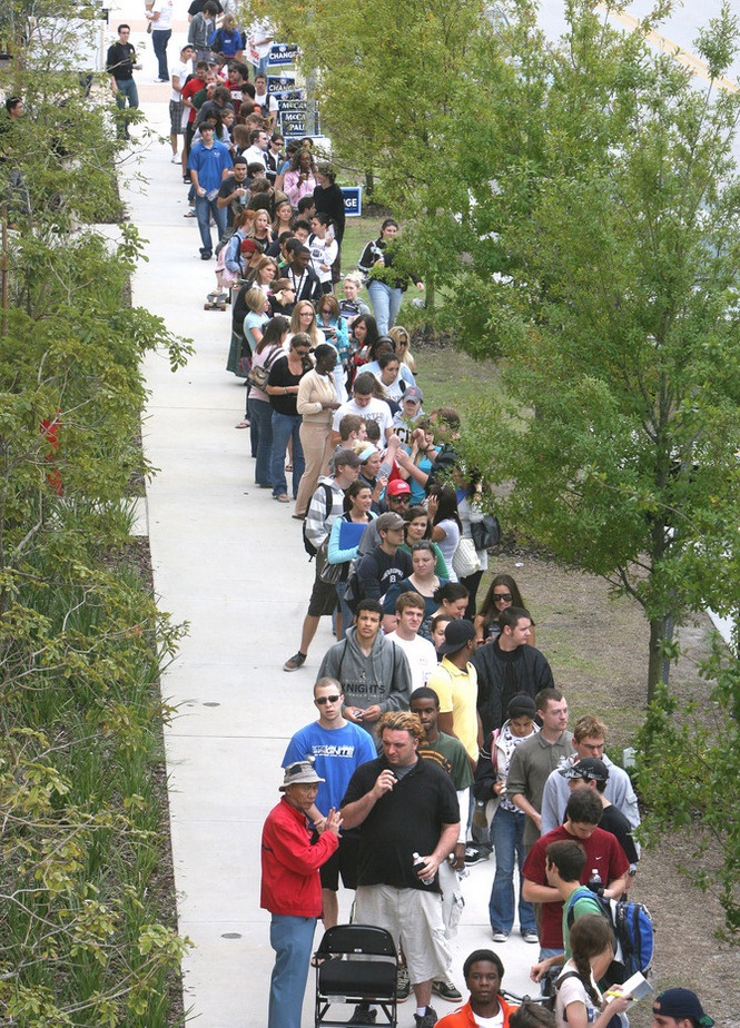 <p>I can't stand ___ (wait) in long lines.</p>