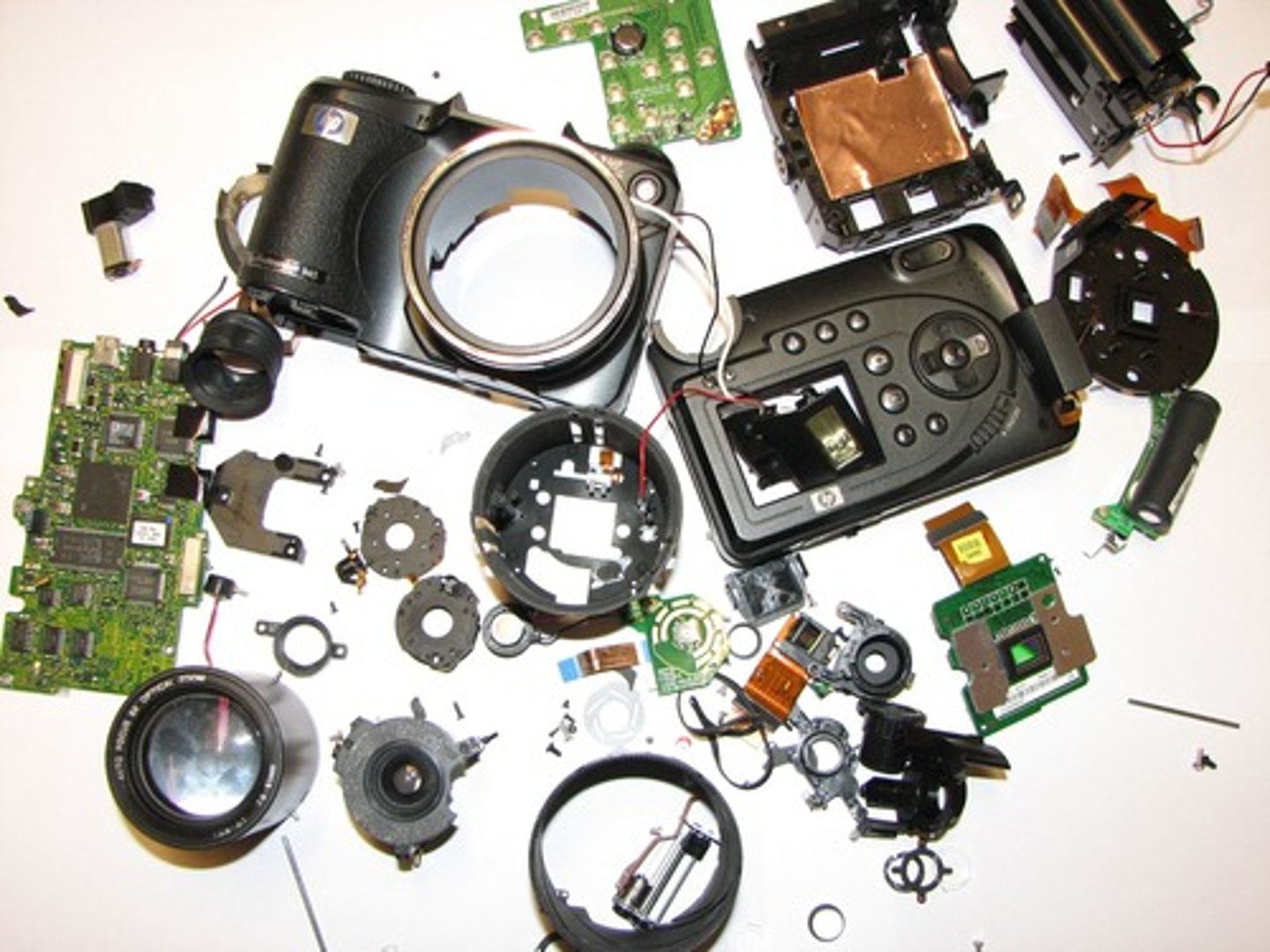 <p>take apart, disassemble, break down<br>분해하다</p>