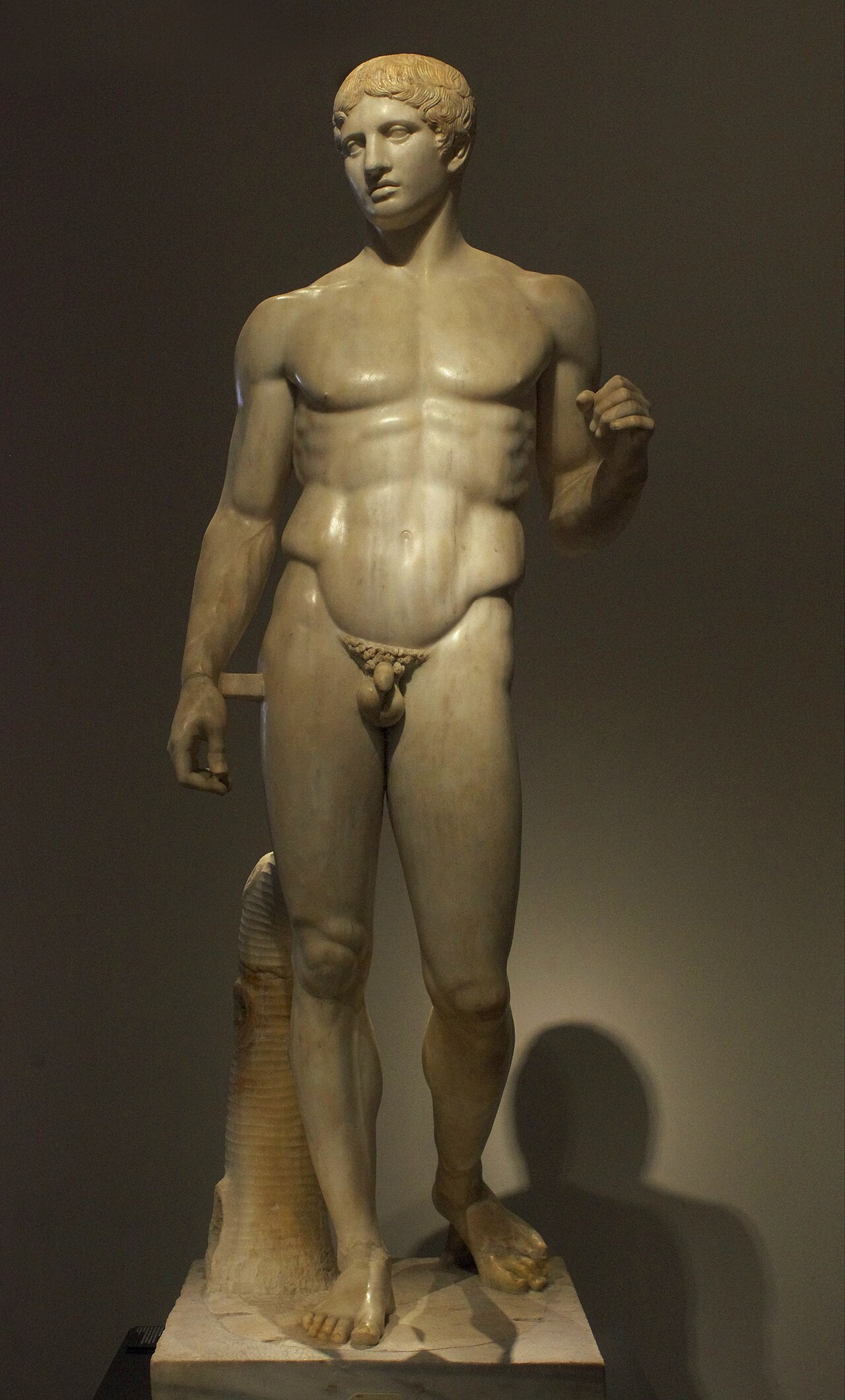 <p>Doryphoros (Spear Bearer) </p><ul><li><p>Severe Style / Early Classical Greek </p></li><li><p>orig. 450 ~ 440 BCE </p></li><li><p>Roman copy (marble) of Greek original (bronze)</p></li></ul><p></p>
