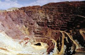 <p>• types of surface mining</p><ul><li><p>used on hilly or mountainous terrain</p></li><li><p>unless the land is restored, a wall of dirt is left in front of a highly erodible bank called highwall</p></li></ul>