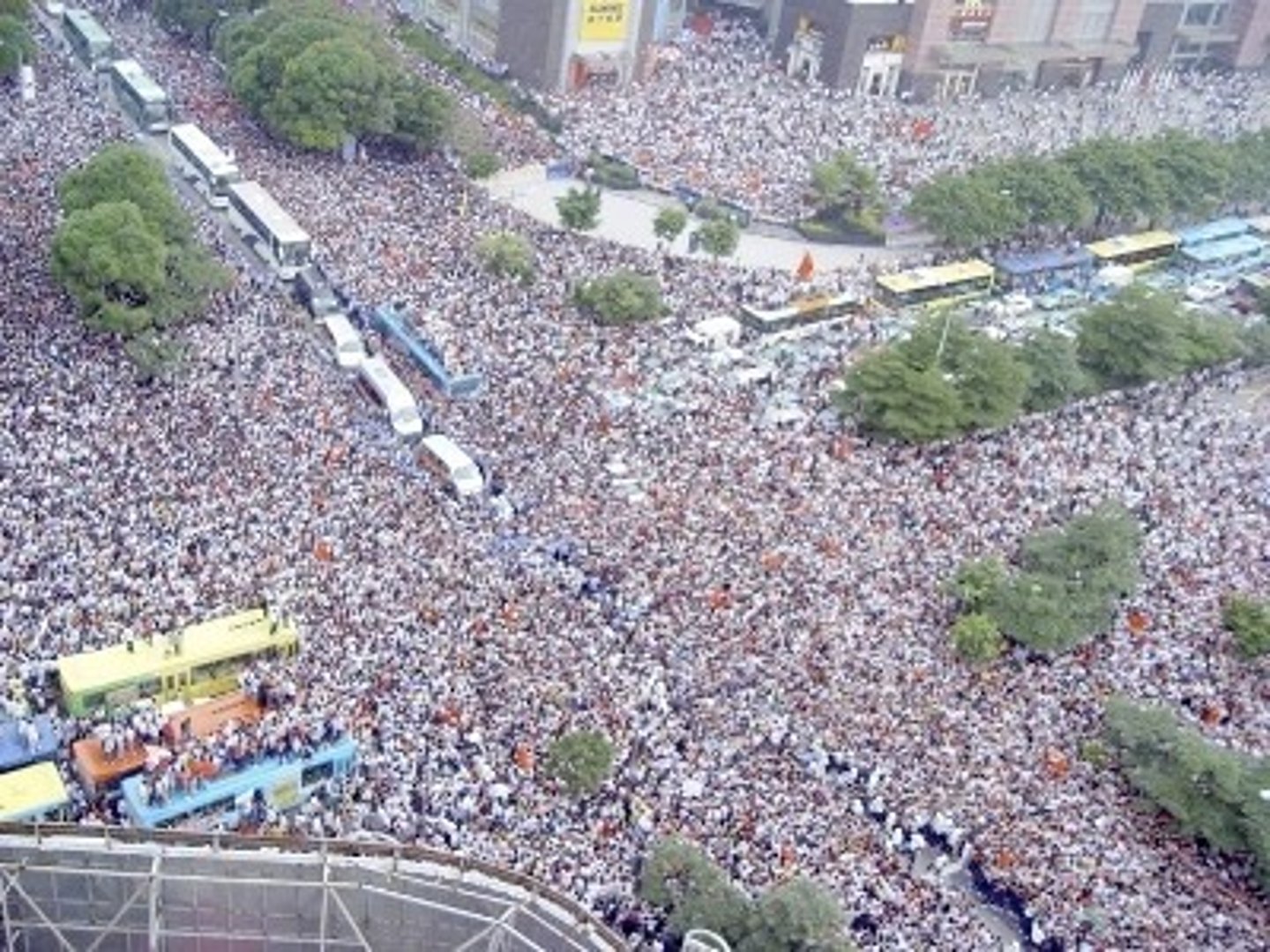 <p>(adj) quá đông</p><p>eg: To avoid being _____, we limited the number of guests that members could bring.</p>