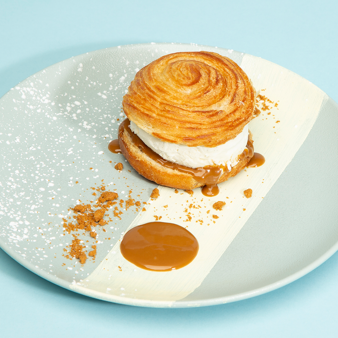 <p></p><ul><li><p>Vanilla Ice Cream</p></li><li><p>Biscoff sauce</p></li><li><p>Biscoff crumble</p></li></ul><p></p>
