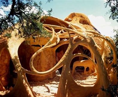 <p>spaces flow into each other, ephemeral</p>