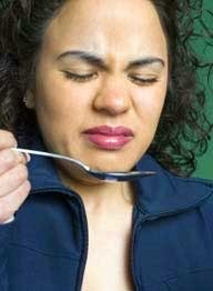 <p>to make bitter (tomar sabor amargo o desagradable)</p>