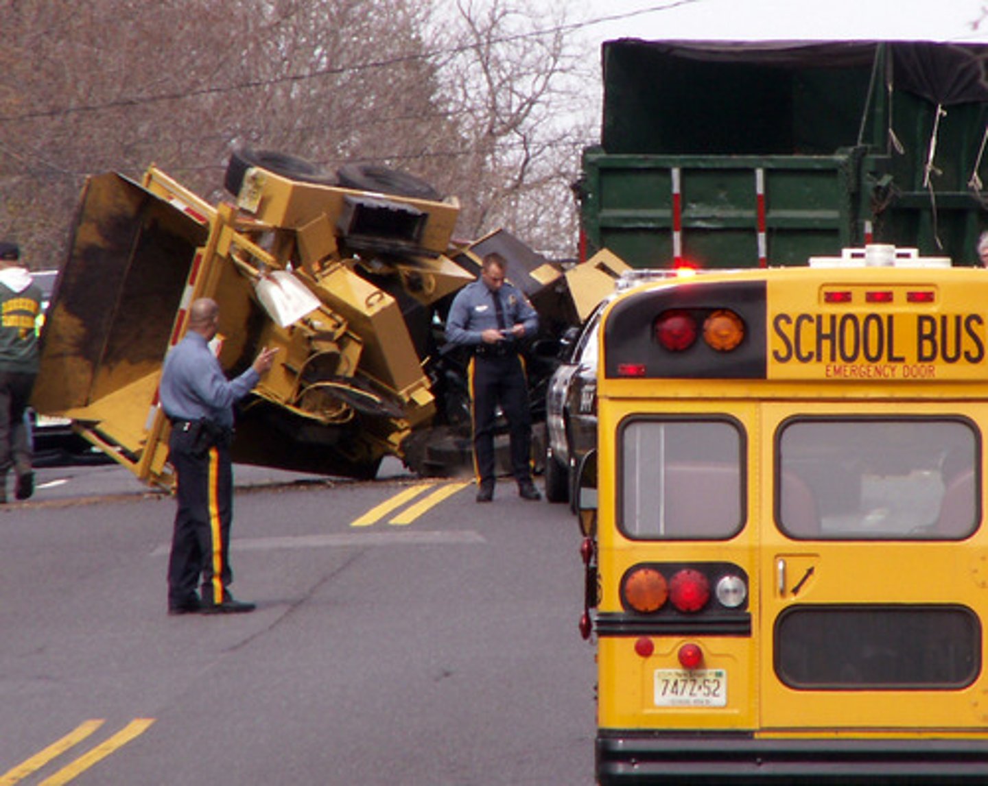 <p>geschehen, geschieht, geschah, ist geschehen</p>