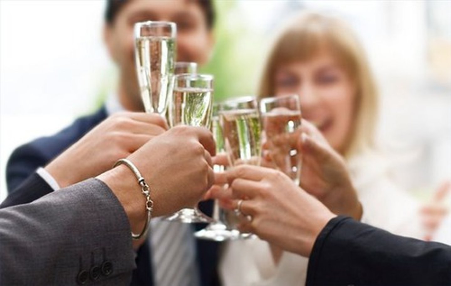 <p>to drink to sth</p>