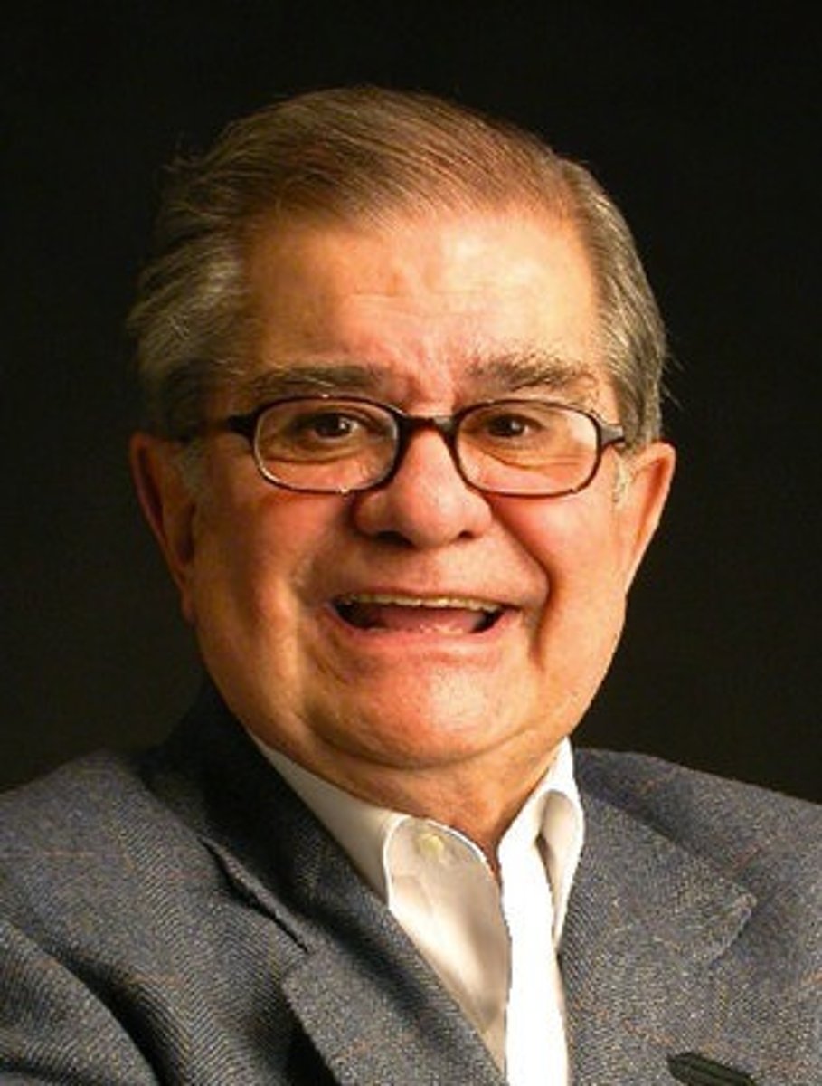 <p>miguel leon portilla</p><p>renacimiento</p><p>resumen-el primer presagio fue un cometa,diez anos antes de la conquista se observo una strella con fuego que se movia como si goteara. el segundo fue un funesto, un fuego que no se apagaba, en el templo de piedra huitzilopochtli,ardio por la noche, y cuando las personas trataron de apagarlo con agua ardia mas. el tercero fuen un rayo poderoso cayo en el xiuhtecuhtli no lovia fuerte solo llovistaba y rompio sin sondido. el cuarto fue una lluvia de fuego, llovio fuego del cielo, cayo una estrella de fuego con cola de humo. el quinto prestagio fue un lago de llamas. el sexto fue el llanto de una mujer nocturna la llorona. el septimo fue el espejo de la guerra. el octavo fue la aparicion de personas deformes. se ha perdido el pueblo mexicatl se trata sobre la conquista en mexico y como pierden su tierra.</p><p>temas-ambiente, mexico antes de la conquista, los conquistadores, las sociedades en contacto, las relaciones interpersonales,</p>