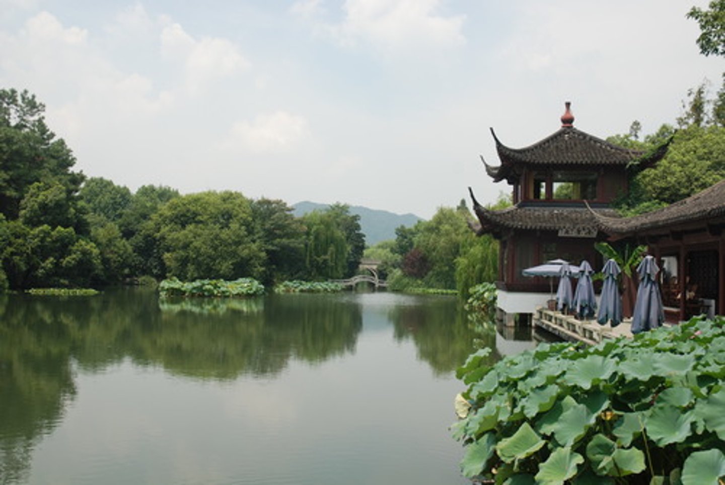 <p>Chinese City made popular by the writings of Marco Polo, located on the East China Sea -it was a center of trade and culture; permitted overseas trading; population exceeded 1 million.</p>