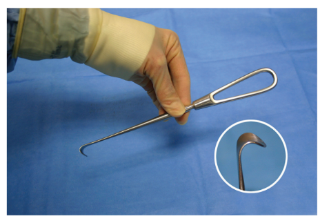 <p>Nickname: Vein Retractor  </p><p>Use:  Retracts blood vessels and nerve plexuses</p><p>Features: Open handle, blunt, flared angled tip</p>