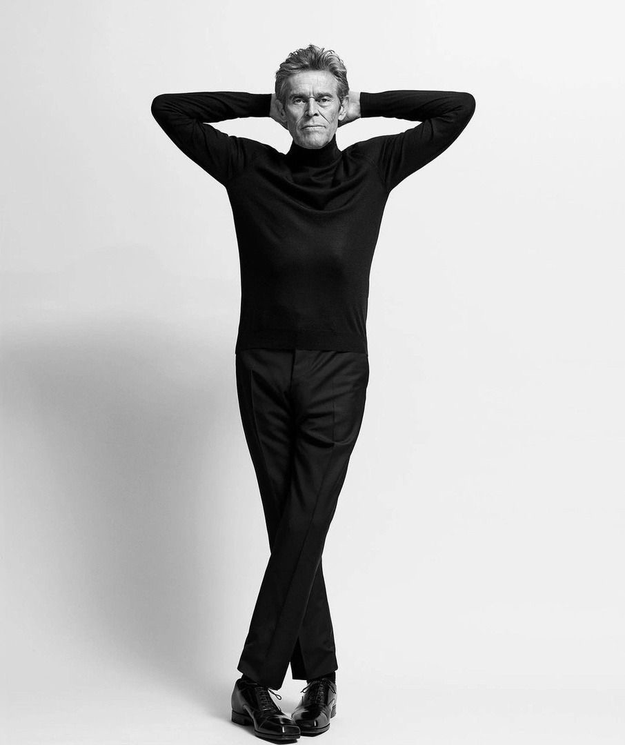 <p><span>someone who may be called fashionable, attractive, and confident</span></p><p><span>ex: Now a professional dancer himself, Raul remembers idolizing Gene Kelly, Gregory Hines, and other <em>debonair</em> performers as a child.</span></p>