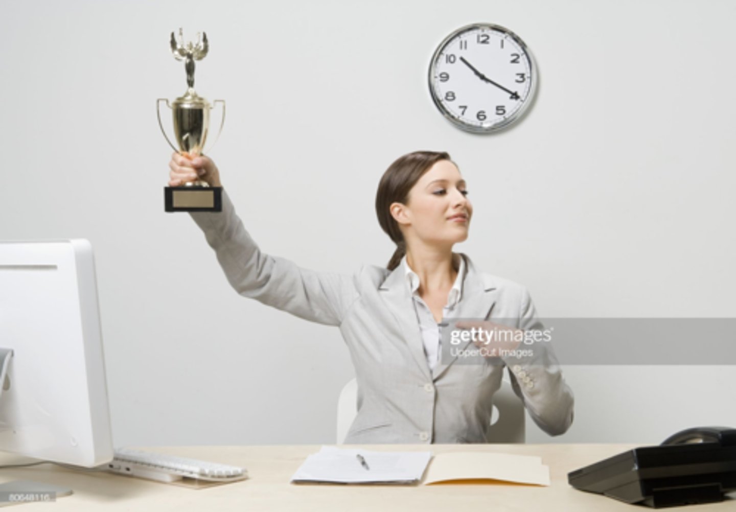 <p><strong>CÓ THÁI ĐỘ TỰ CA NGỢI BẢN THÂN</strong></p><p></p><p>praising yourself or saying how well you have done something</p>