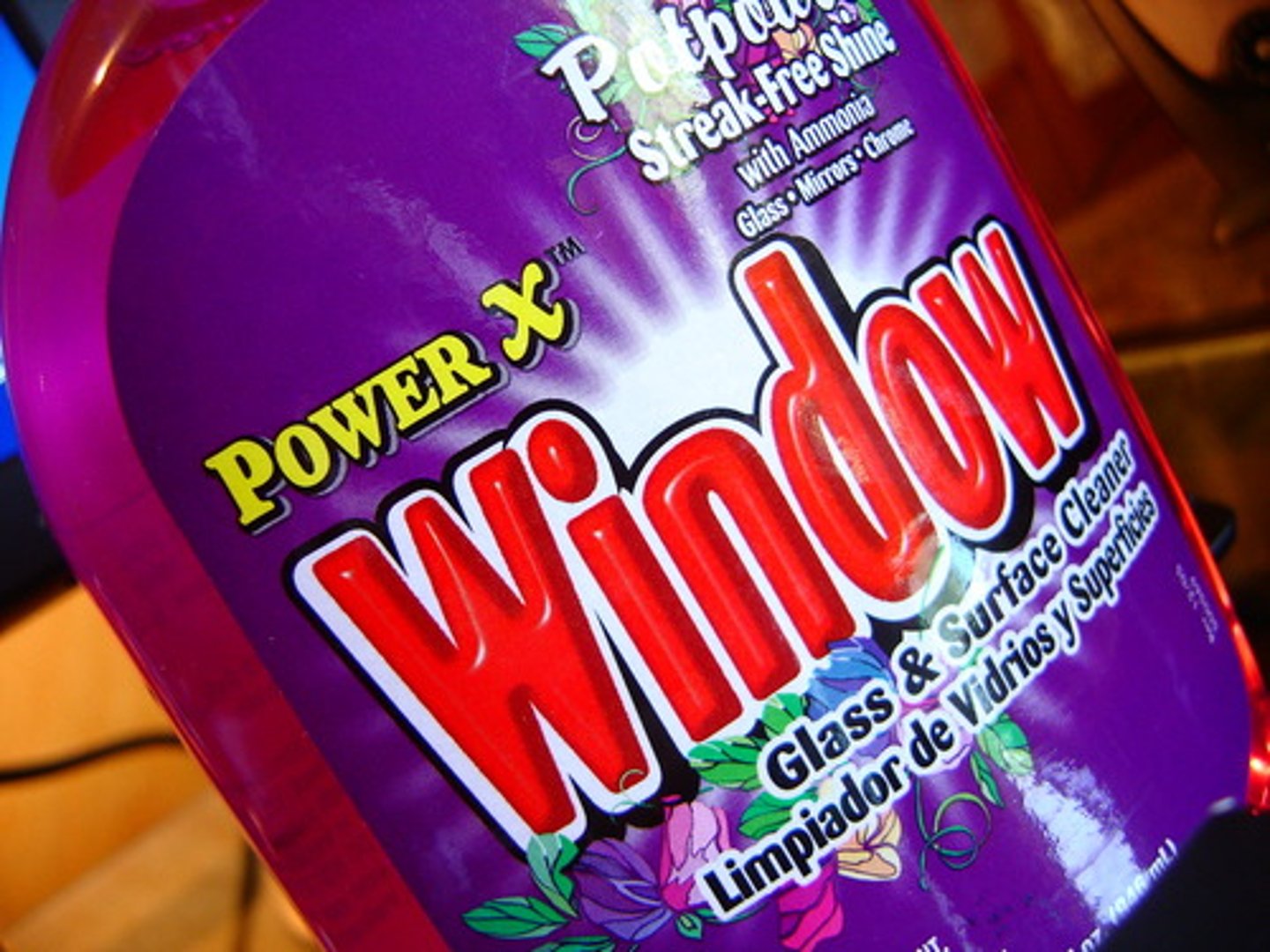 <p>window cleaner</p>