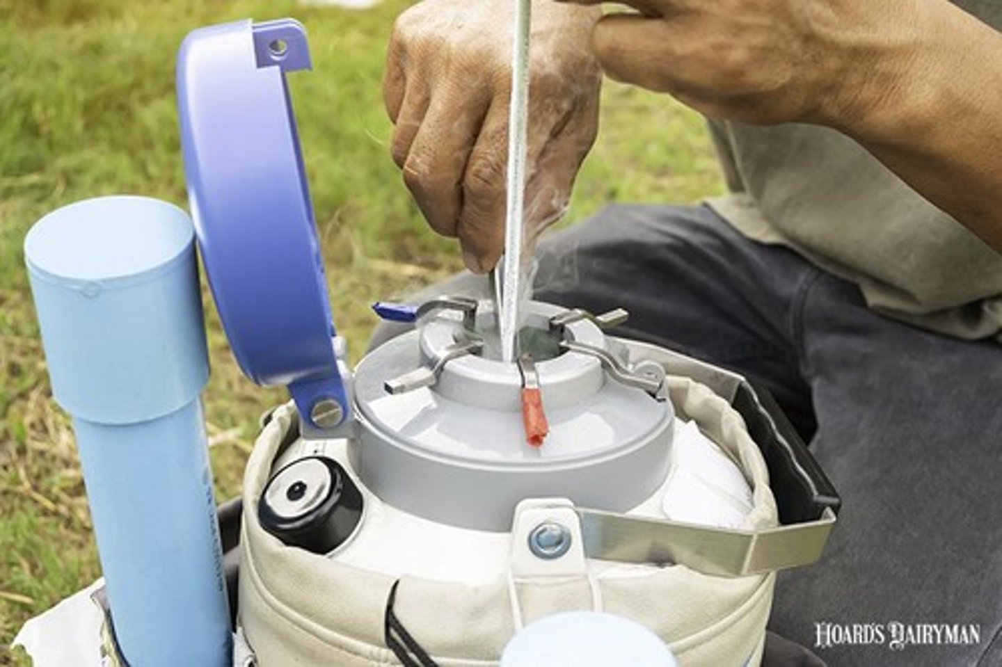 <p>Prevent cold shock by avoiding exposure to low temperatures and dry the straw with a clean paper towel.</p>