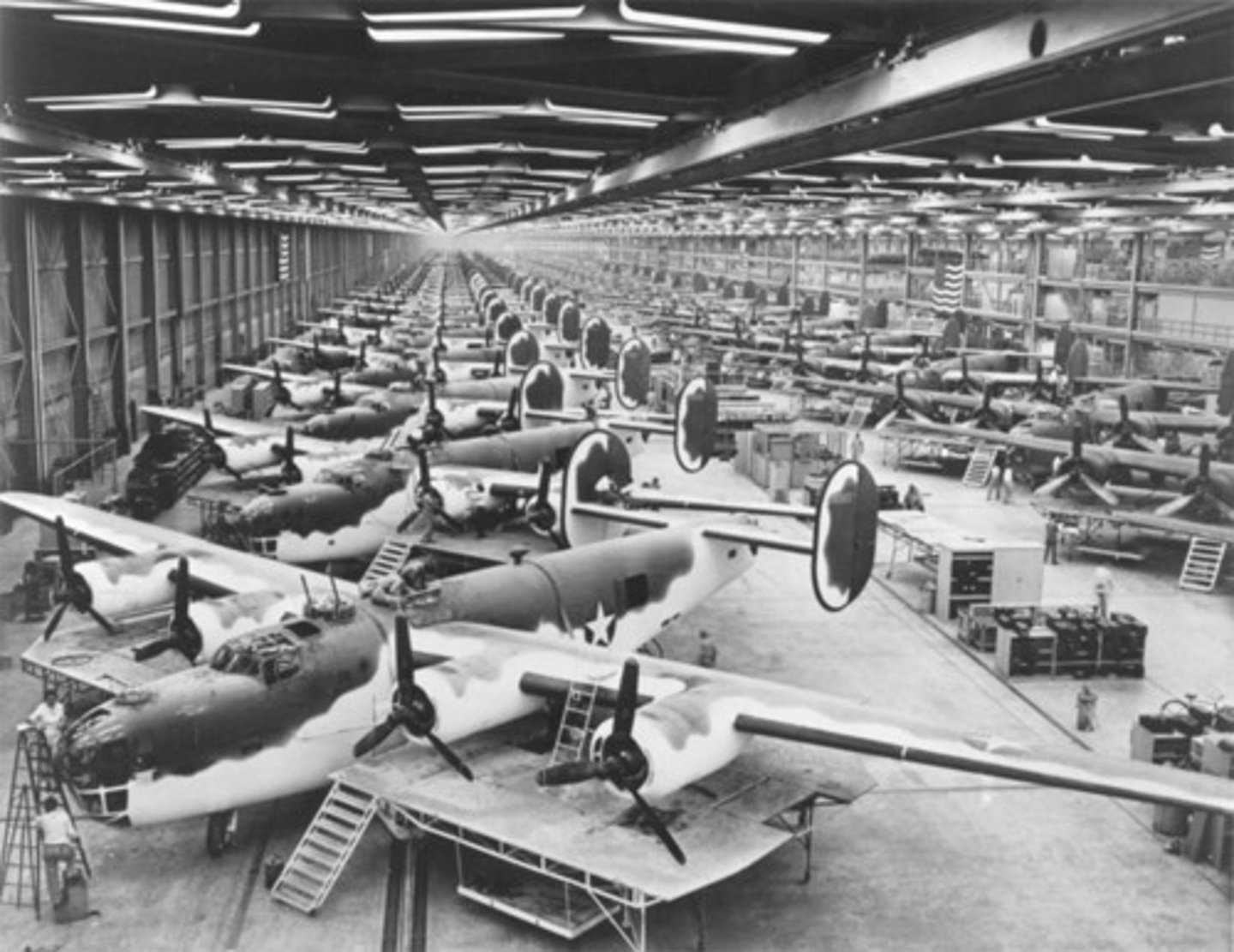 <p>During World War II, the 100 largest corporations accounted for 70 percent of wartime manufacturing. (p. 532)</p>