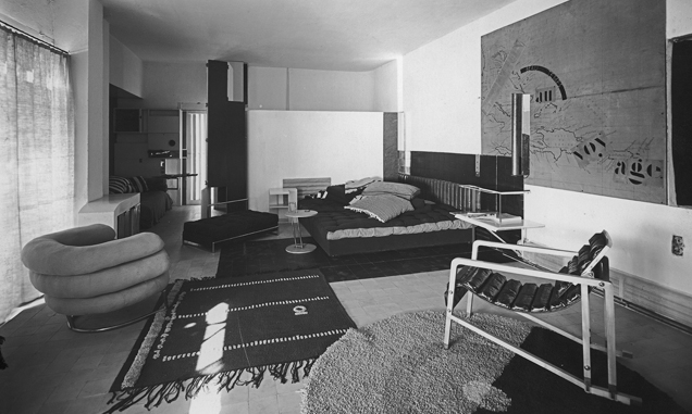 <p>Talbot apartment with Bidendum chair (details)</p>