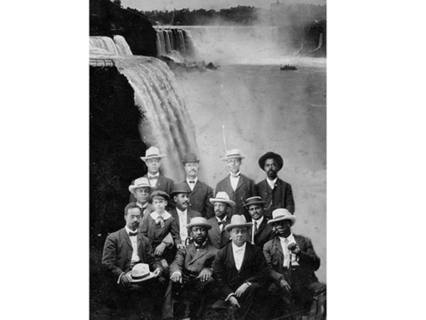 <p>1. Organization of black intellectuals led by W.E.B. Du Bois who met on the Ontario, Canada side of Niagara Falls because they couldn't find a hotel that would allow black patrons. Their stance was in direct contrast to those proposed by Booker T. Washington in his 1895 Atlanta Compromise Speech. They drew up a manifesto calling for full civil liberties and the abolition of racial discrimination. They held annual meetings and established 30 branches before disbanding in 1910. Served as precursor to the NAACP.</p><p>2. 1905-1910, Progressive Era. Ten years after BTW's Atlanta Compromise Speech.</p><p>3. After the Springfield, IL race riot in 1908, white liberals joined the with supporters of the Niagara movement and together they laid the foundation for the NAACP.</p>