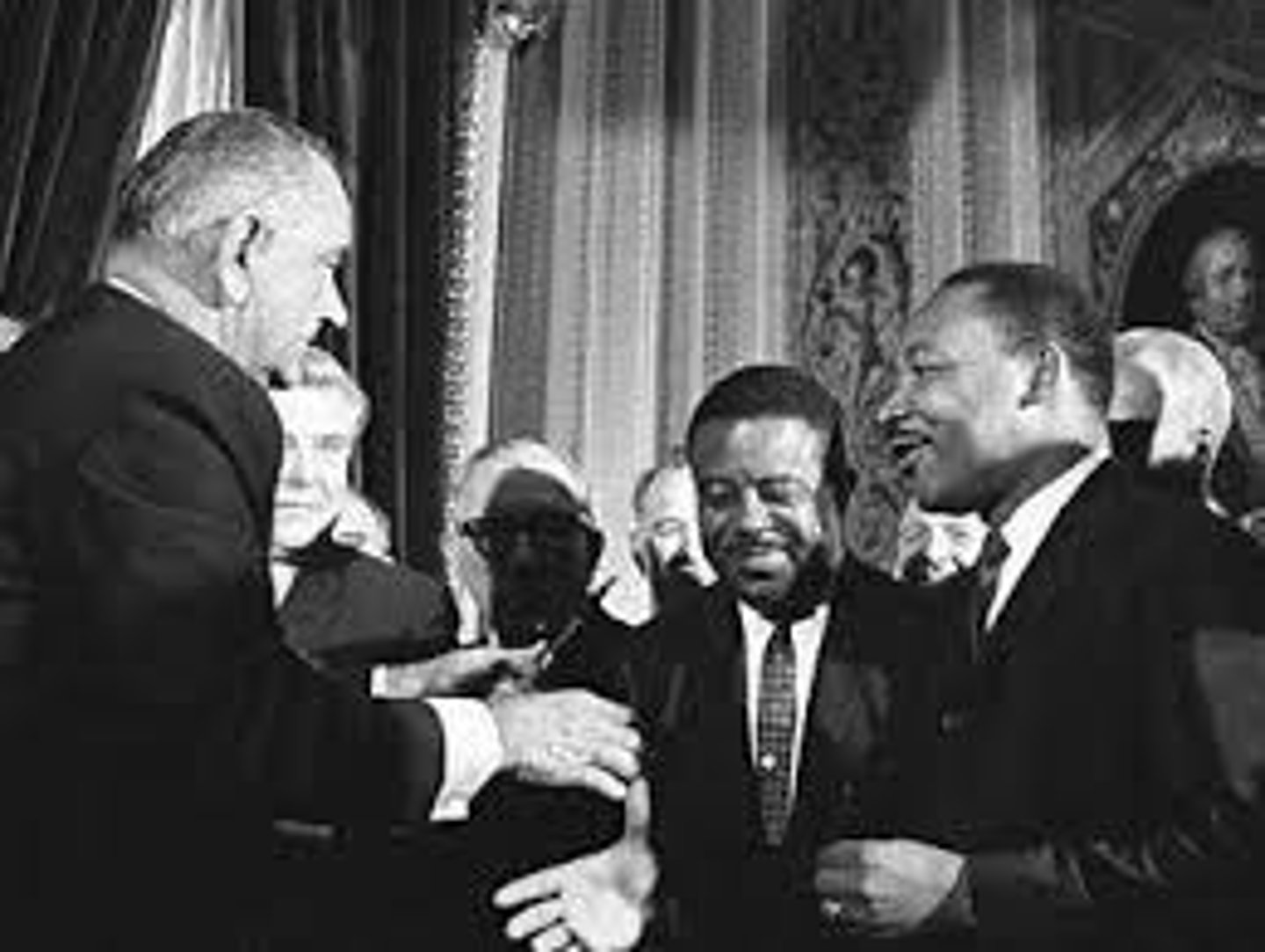 <p>a law designed to help end formal and informal barriers to African-American suffrage it also authorized federal officials to go into any area where a charge of discrimination at the polls had been charged</p><p>Una ley diseñada para ayudar a terminar con las barreras formales e informales al sufragio afroamericano, también autorizó a los funcionarios federales a ingresar a cualquier área donde se hubiera presentado una acusación de discriminación en las urnas.</p>