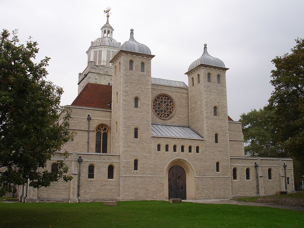 <ul><li><p>england</p></li><li><p>tres claire, lumineuse, spacieuse</p></li><li><p>less travaillé que st-et-invisible-trinité</p></li></ul><p></p>