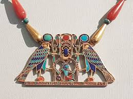 <p>was found in this princess’s shaft tomb </p><p>shows the akht symbol and the scarab bettle</p><p>worn from necklace made from gold, carnealian, and lapiz luzuli</p>
