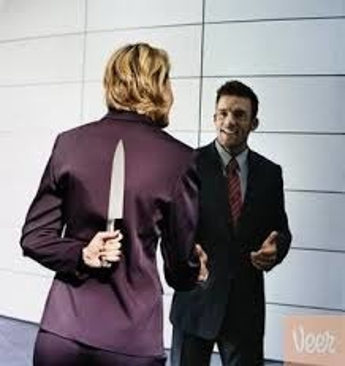 <p>hacer algo malo a un amigo</p>