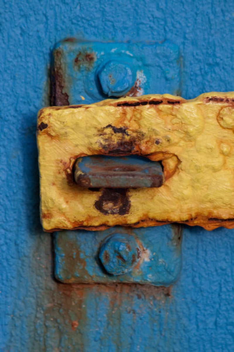 <p>/kəˈroʊd/ (v): Ăn mòn (kim loại/niềm tin). [Family: Corrosion, Corrosive] [Syn: Erode, wear away] [Collo: Corrode metal, corrode public trust] [Ex: Saltwater can corrode the metal parts of a ship.]</p>