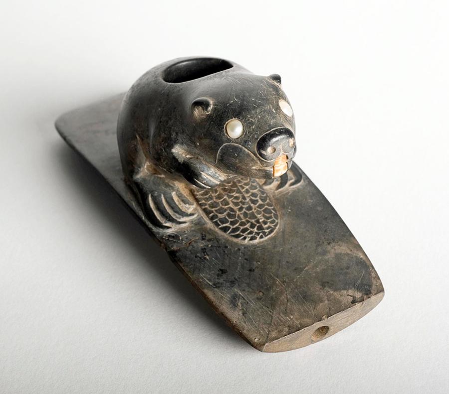 Beaver effigy platform pipe, from Bedford Mound, Pike County, Illinois, Hopewell culture, 100-400 CE, pipestone, river pearls, and bone